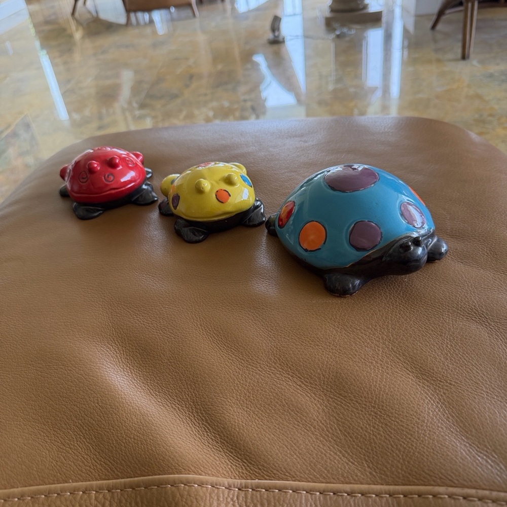 🐢CuteFamilyofTurtlesHandmadeHandPaintedCeramicVibrant Colors GlazedPapaMamaBaby